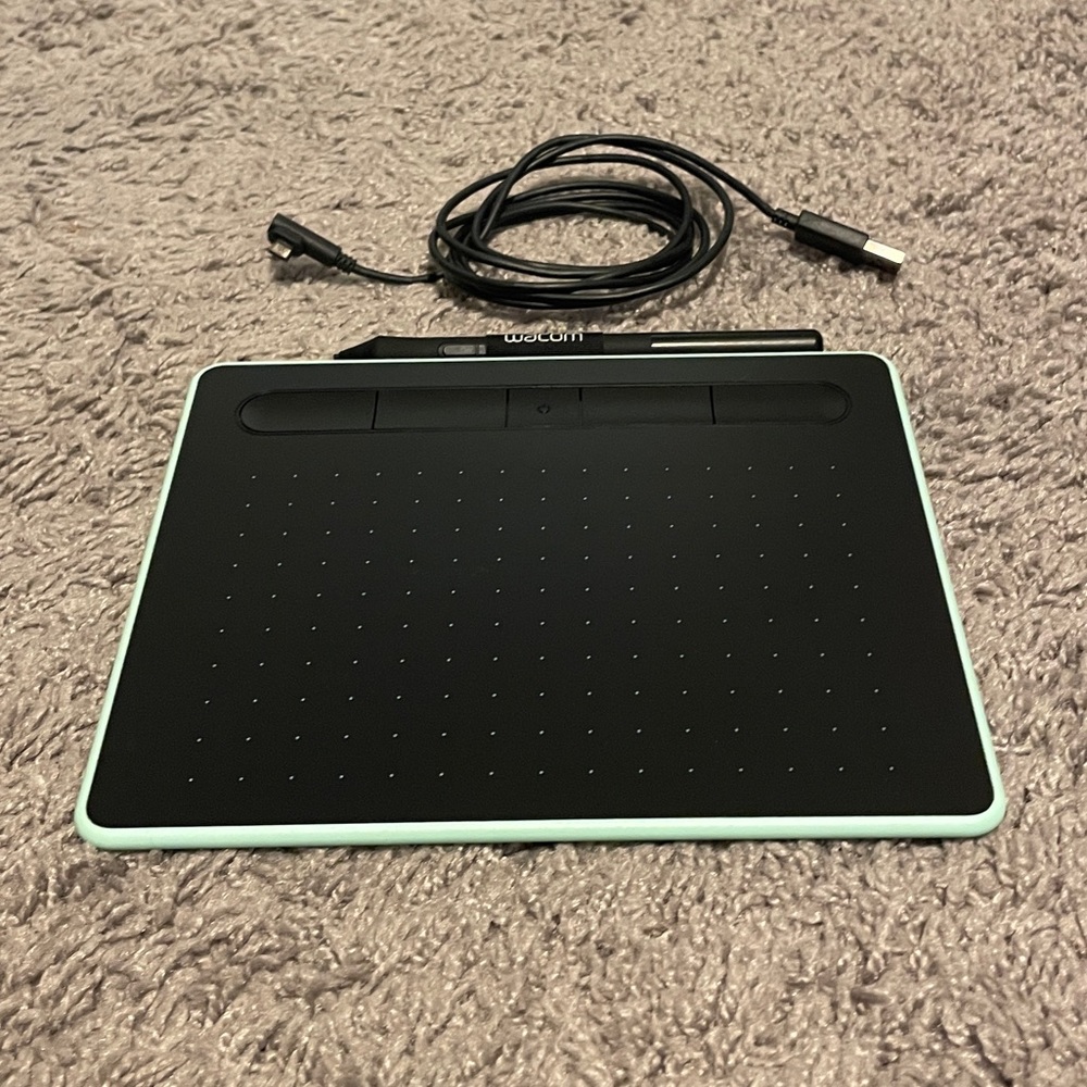 Wacom Intuos Tablet - Black with Pistachio accent